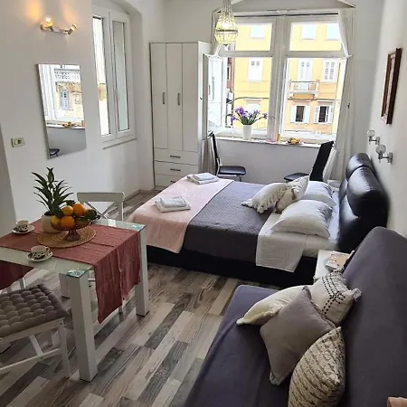 Old Square View Appartement *