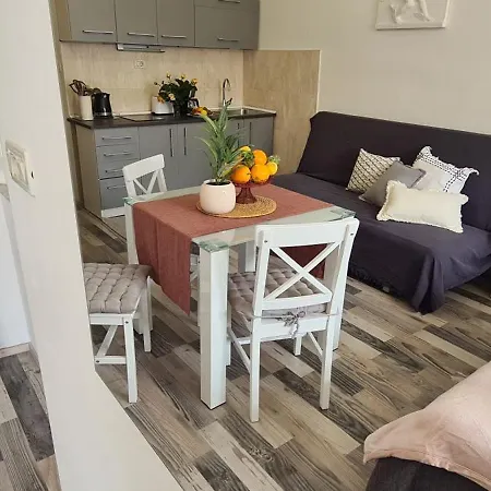 Old Square View Split