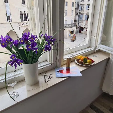 Apartment Old Square View *