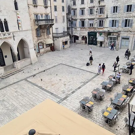 Old Square View Apartmán *